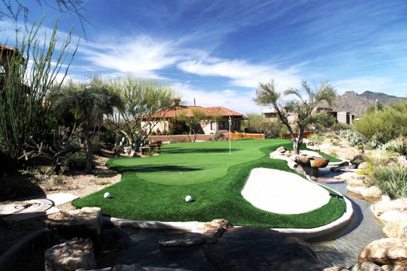 Huntsville backyard putting green